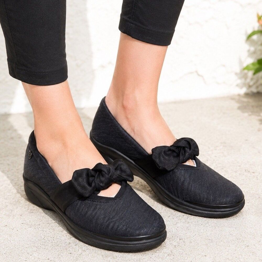 Bzees Paris Slip On Machine Wash Twist Front Detail Comfort Cloud Insoles Sz 8